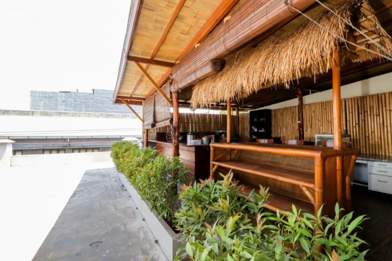 Palmyra Hostel Malang Exteriör bild