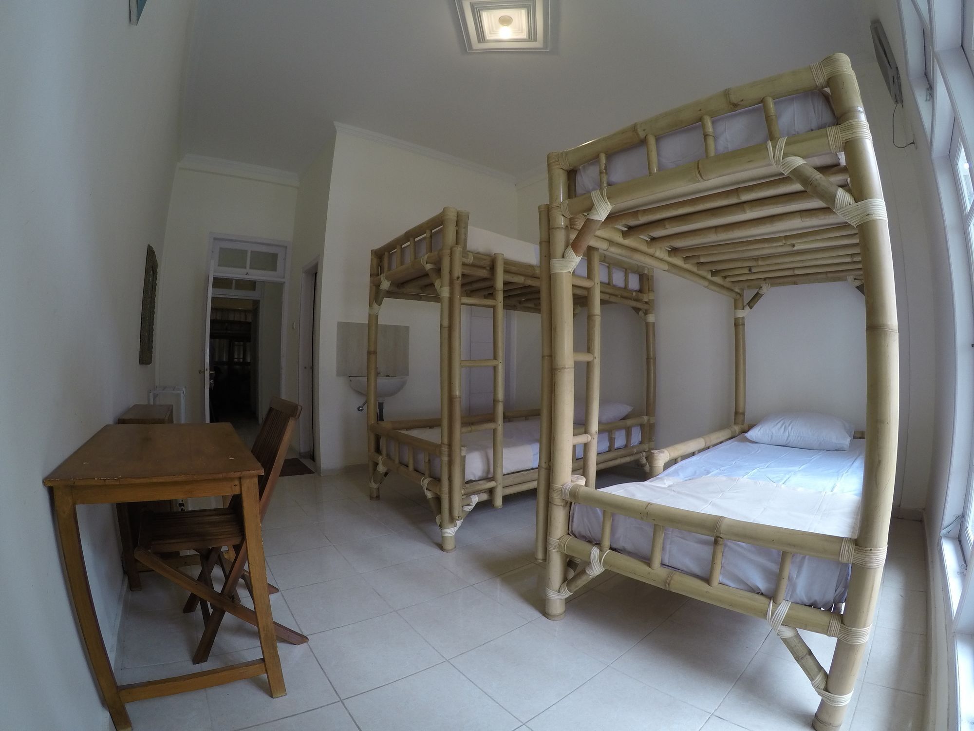Palmyra Hostel Malang Exteriör bild