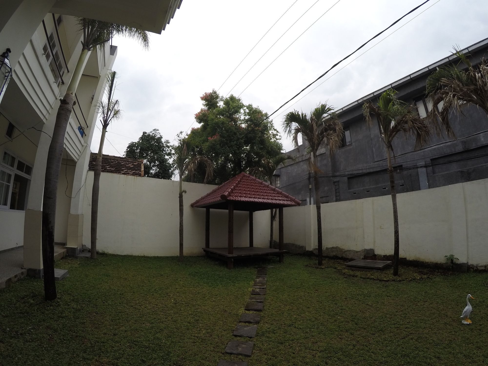 Palmyra Hostel Malang Exteriör bild